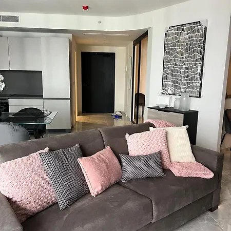 Exclusive 2 Bed - Mercury - Pool Access *