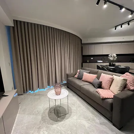 Exclusive 2 Bed - Mercury - Pool Access *