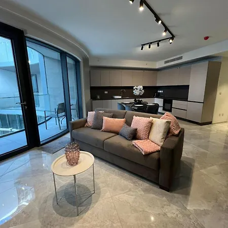 Exclusive 2 Bed - Mercury - Pool Access Apartment