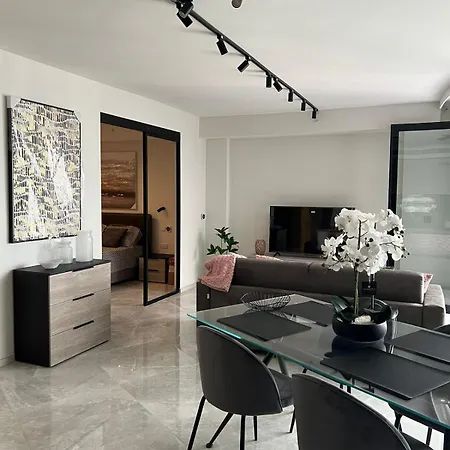 Exclusive 2 Bed - Mercury - Pool Access Apartment *